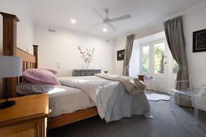Weekend Retreat Luxury Room - King Bedroom